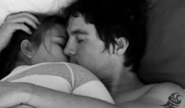 男生和女生上床视频,揭秘男女私密瞬间